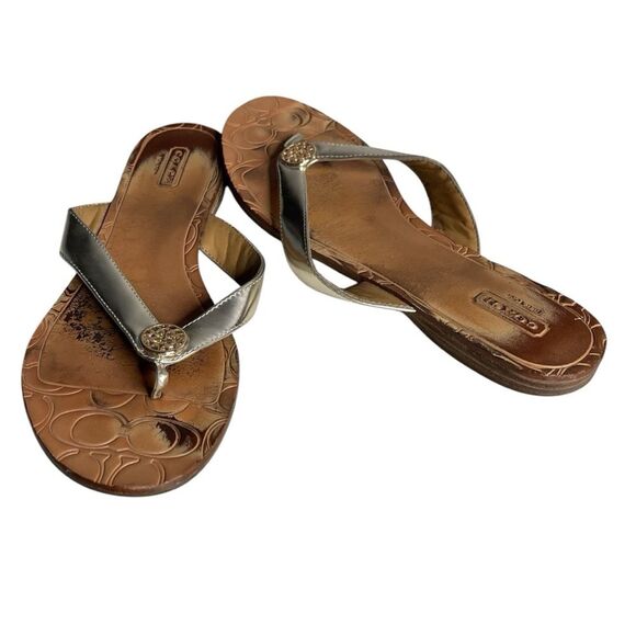 COACH Silver Sandals Flip Flops Flat Thongs  Gold Medallion Womens Size 8 - Picture 7 of 7
